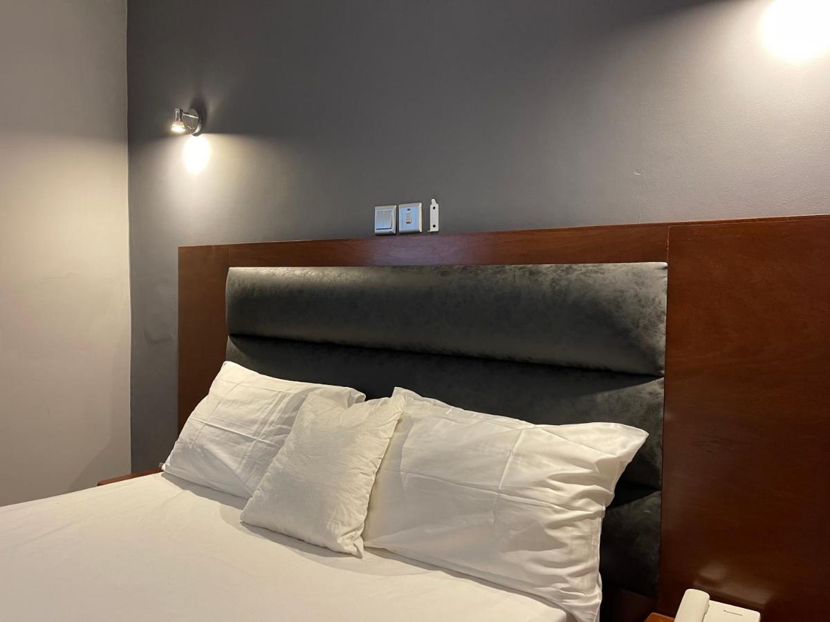 La Rochelle Hotel ยาอุนเด ภายนอก รูปภาพ