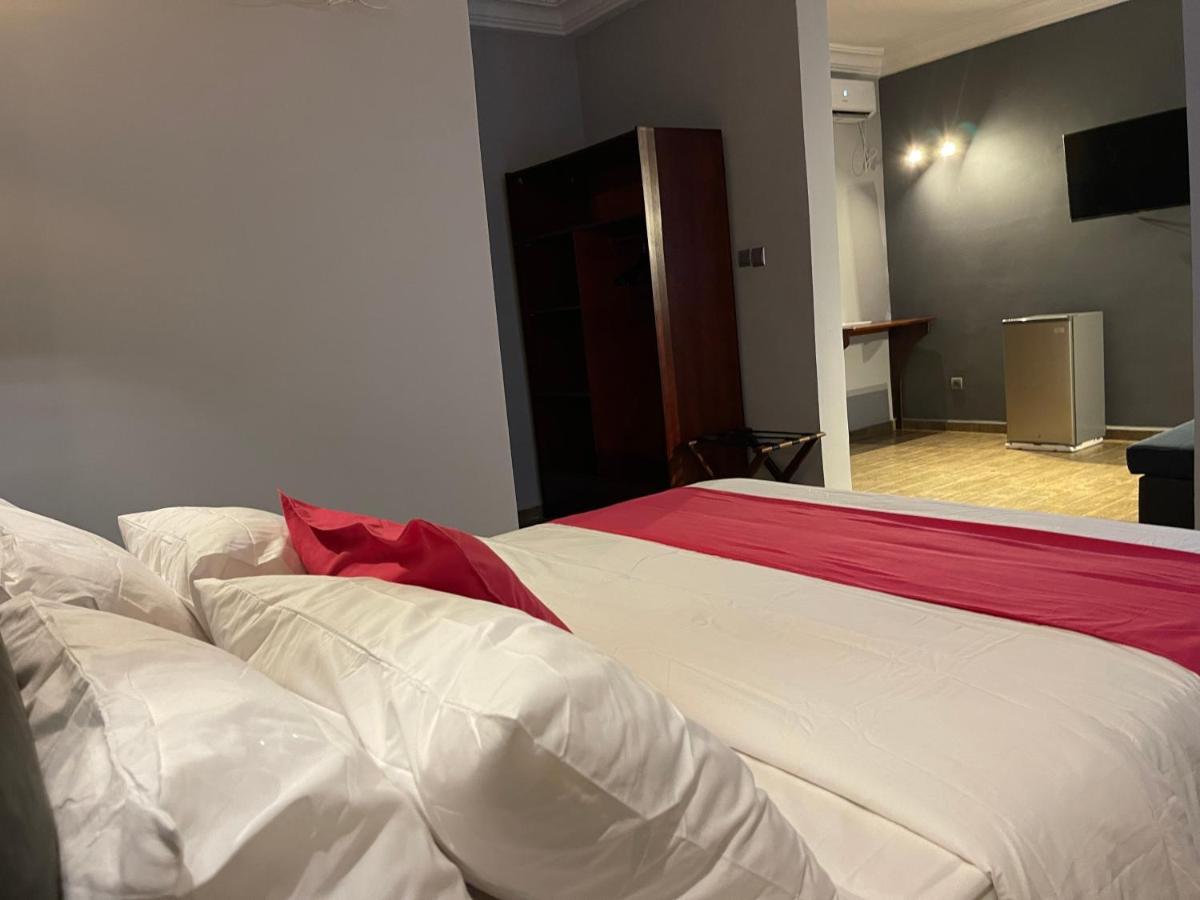 La Rochelle Hotel ยาอุนเด ภายนอก รูปภาพ