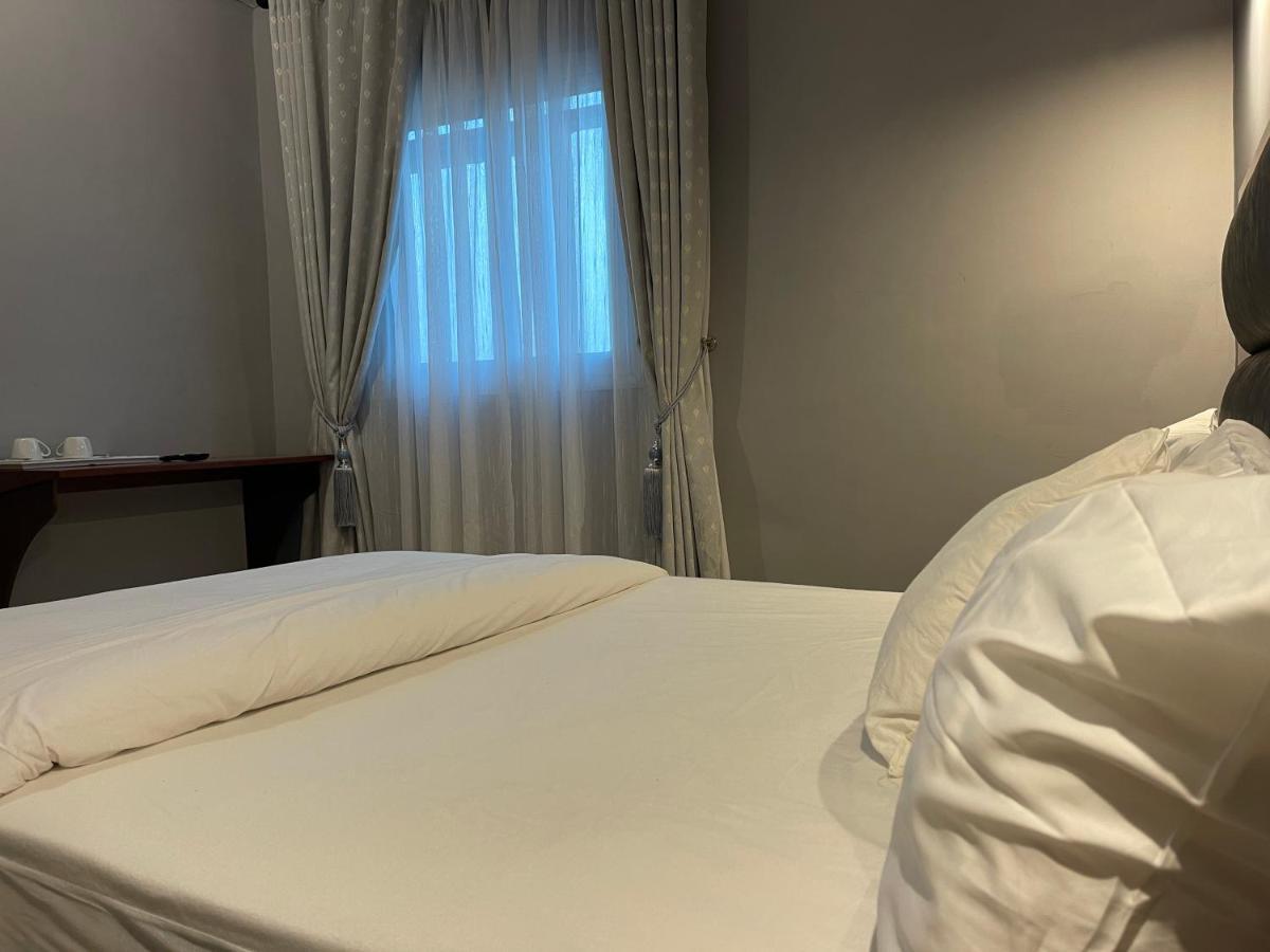 La Rochelle Hotel ยาอุนเด ภายนอก รูปภาพ