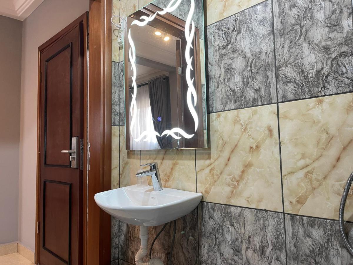 La Rochelle Hotel ยาอุนเด ภายนอก รูปภาพ