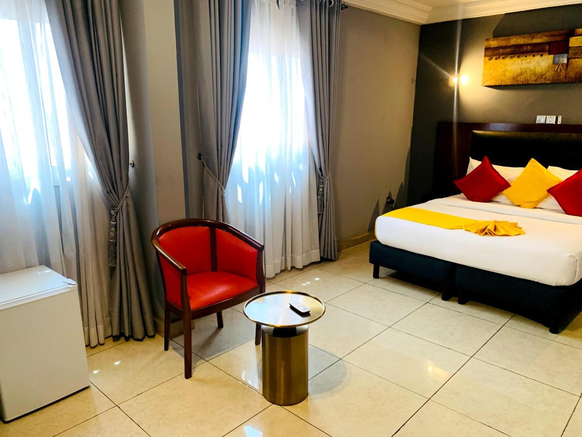 La Rochelle Hotel ยาอุนเด ภายนอก รูปภาพ