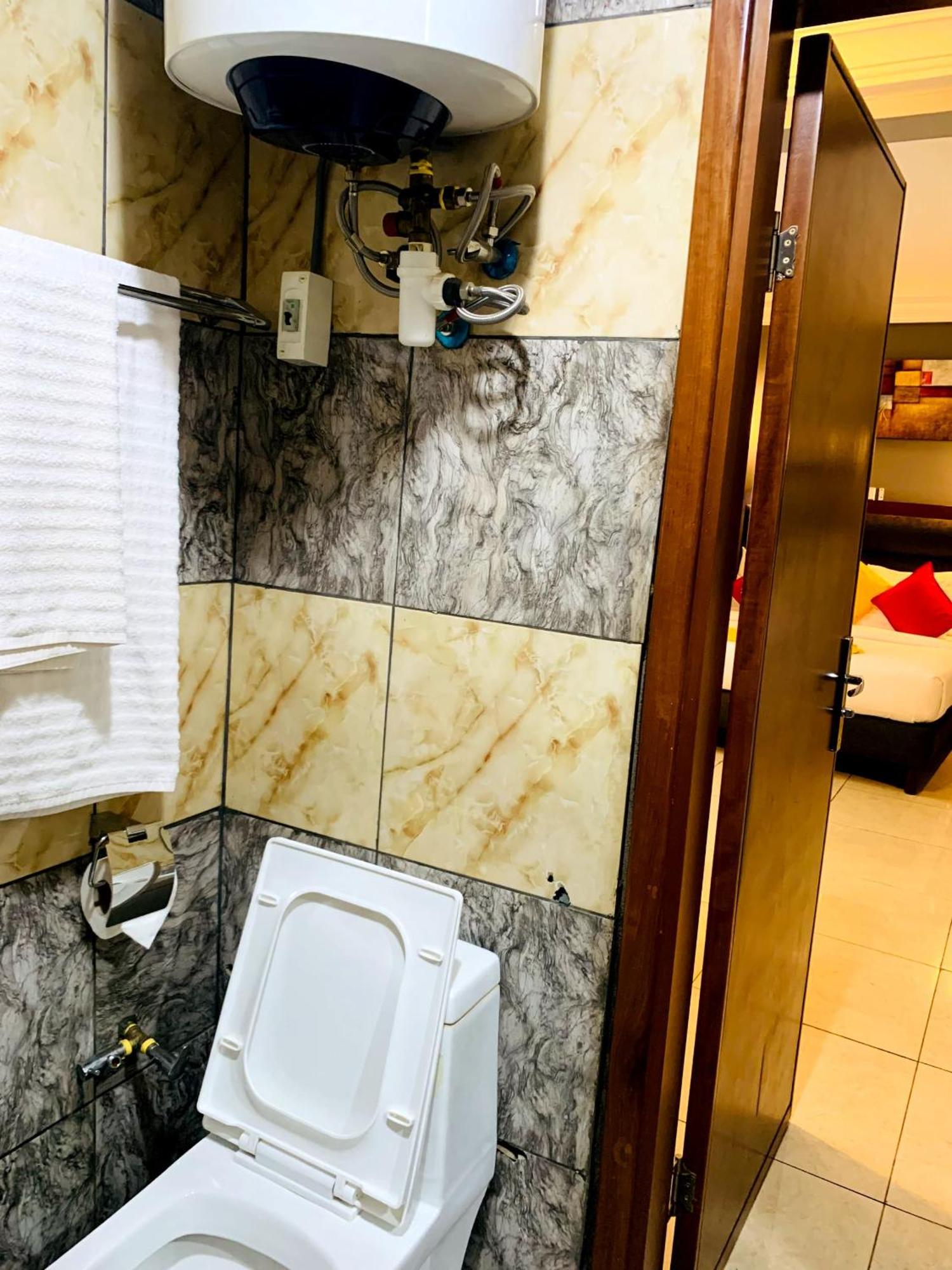 La Rochelle Hotel ยาอุนเด ภายนอก รูปภาพ